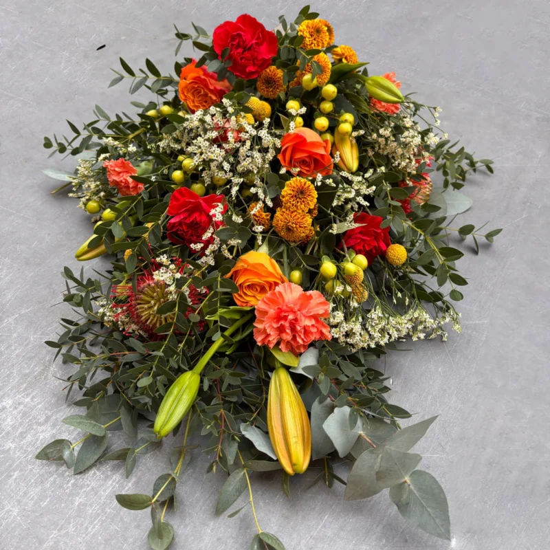 Solvarm Afsked – bårebuket i orange & pink