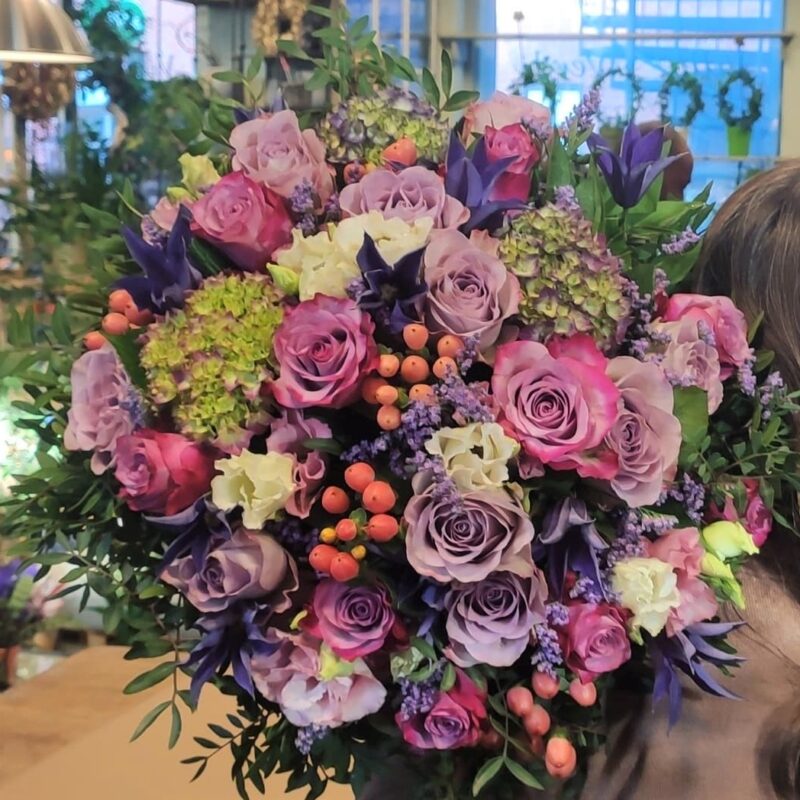 Buket i pink og lilla farver