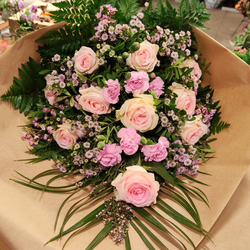 Den lyserød bårebuket